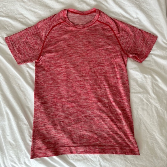 Lululemon Men’s Workout Shirt - Picture 1 of 3